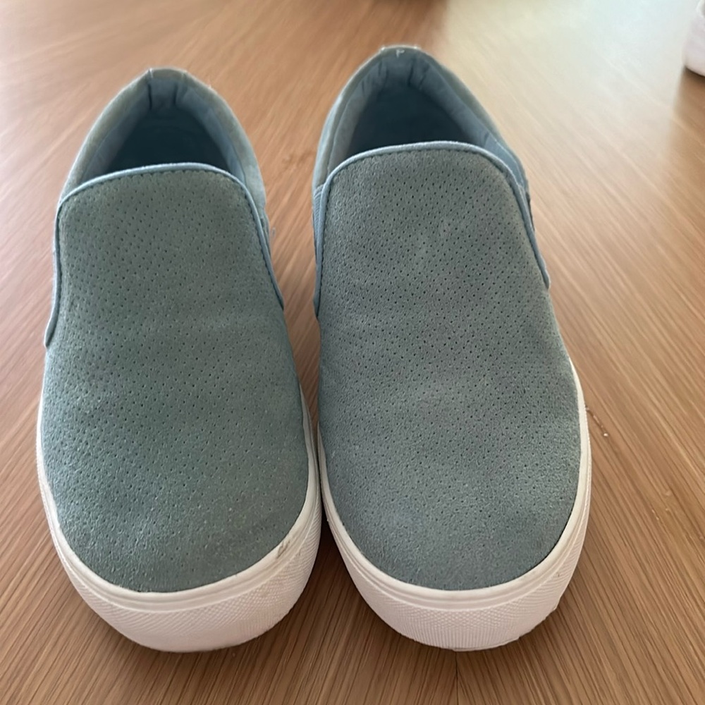 Ladies slip ons
